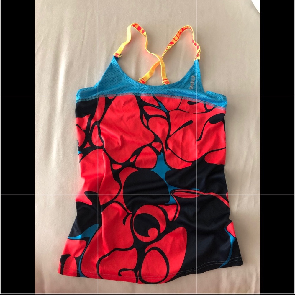 Reebok Tan Top Size Small - Multicolor 🤩